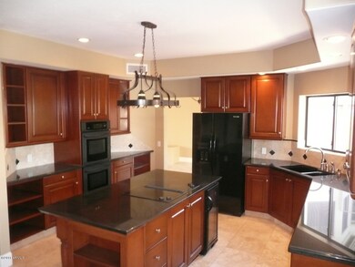 STUNNING CHEF'S KITCHEN