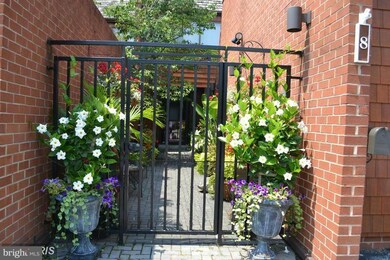 8 Malibu Ct, Towson, MD 21204 - photo 2