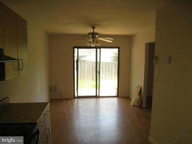 10687 Oak Thrush Ct, Burke, VA 22015 - photo 3