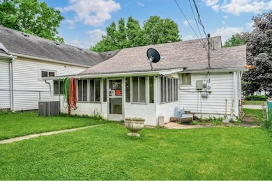 382 E Franklin St, Circleville, OH 43113 - photo 2