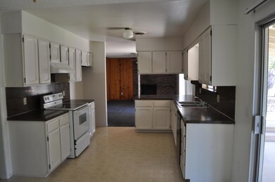 3985 Oro St, Redding, CA 96001 - photo 2