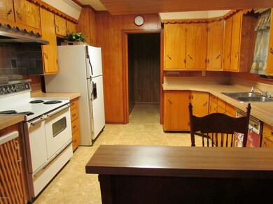 Spacious Kitchen with desk area