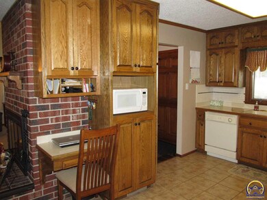 1240 SW Belle Ave, Topeka, KS 66604 - photo 7