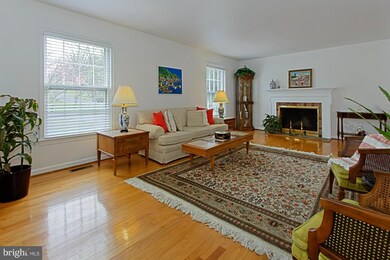 3511 Kirkwood Dr, Fairfax, VA 22031 - photo 5