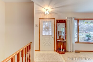 672 Birchwood Ct SE, Lowell, MI 49331 - photo 3