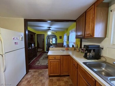 567 Pasadena Ave, Sheffield Lake, OH 44054 - photo 7