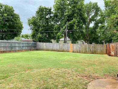 100 Forest Hills Dr, Duncan, OK 73533 - photo 5