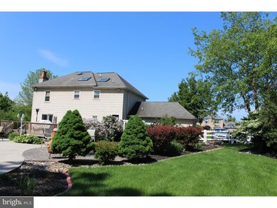 817 Clover Dr, North Wales, PA 19454 - photo 3