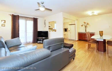 (6) LIVING ROOM DINING ROOM