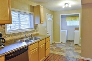 Kitchen/Entry