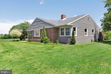 2526 Scotland Rd, Chambersburg, PA 17201 - photo 2