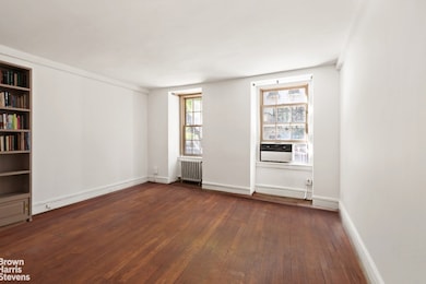 35 W 9th St unit 1B, New York, NY 10011 - photo 6