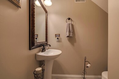 07_MapleCrestCircle_191_HalfBath