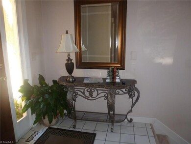 1959 Eastchester Dr unit B, High Point, NC 27265 - photo 3