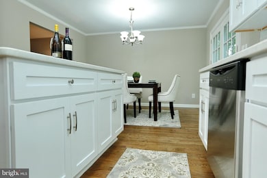 327 Hillsmere Dr, Annapolis, MD 21403 - photo 4