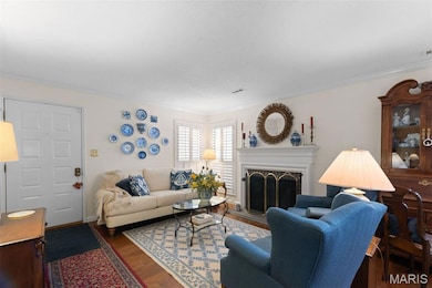 1940 Meadowtree Ln unit 2, Saint Louis, MO 63122 - photo 3