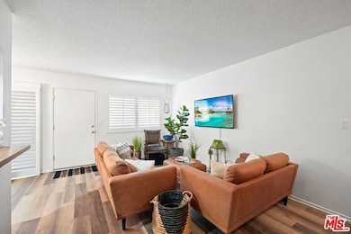 18560 Vanowen St unit 15, Reseda, CA 91335 - photo 2