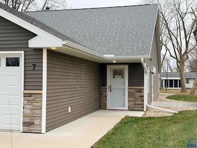 94 N Emerald Dr unit 7, Storm Lake, IA 50588 - photo 4