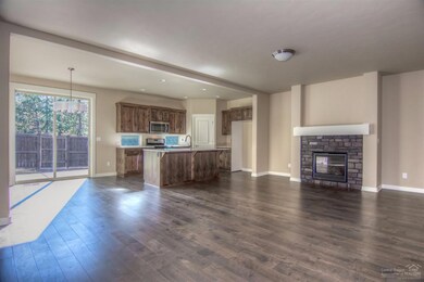 60475 Hedgewood Ln, Bend, OR 97702 - photo 3