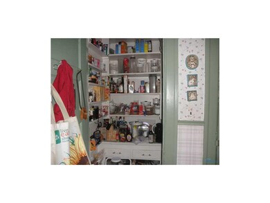 Pantry. Lower unit