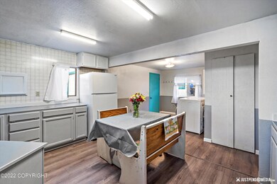 Kitchen & Laundry