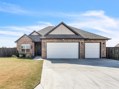 View of front of property featuring a front yard a