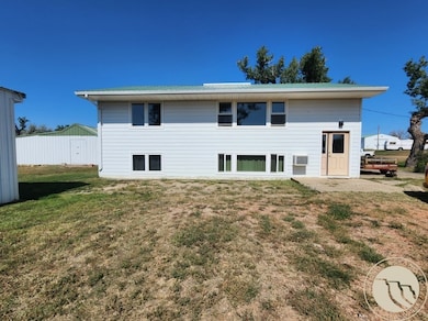 702 Kramer St, Jordan, MT 59337 - photo 2