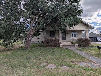 415 E Mill St, Osawatomie, KS 66064 - photo 2