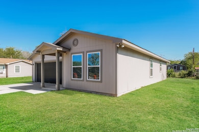 917 8th St, Seguin, TX 78155 - photo 3