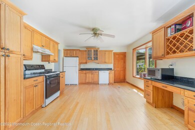 408 Middle Ln, Howell, NJ 07731 - photo 5