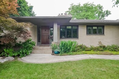 004-Front_Entrance-2944224-medium