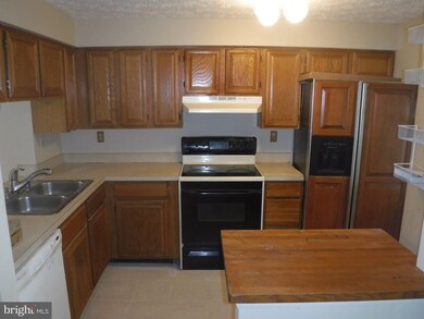 19108 Willow Spring Dr, Germantown, MD 20874 - photo 5