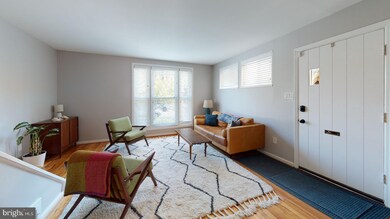 6904 Kenyon Dr, Alexandria, VA 22307 - photo 5