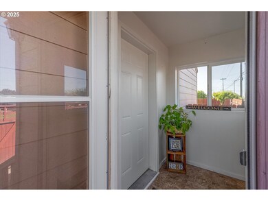 3102 Columbia Heights Rd, Longview, WA 98632 - photo 4