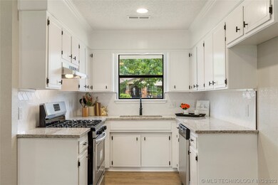 Wonderful kitchen for entertaining.