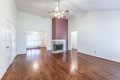 9743 Blackhawk Blvd, Houston, TX 77075 - photo 2