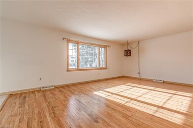 30335 Overlook Dr, Wickliffe, OH 44092 - photo 7