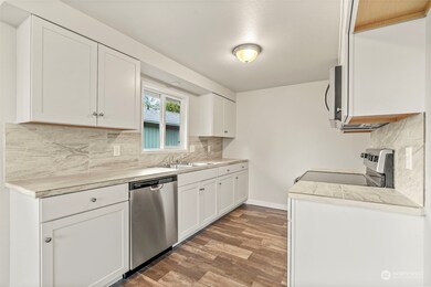 257 Baltimore St, Longview, WA 98632 - photo 2