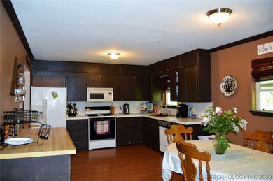 110 N Elgin Ave, Sperry, OK 74073 - photo 4