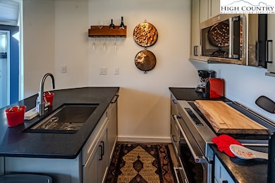 590 Briarcliff Rd, Sugar Mountain, NC 28604 - photo 7