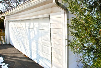 Detached 2-car garage