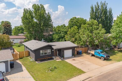 709 8th Ave E (3 of 8)