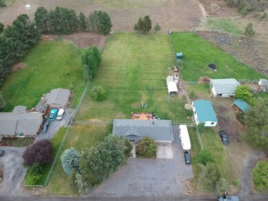 3925 NW Walnut Ave, Redmond, OR 97756 - photo 4