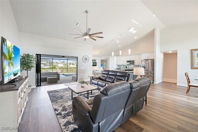 Living area with visible vents, baseboards, ceilin