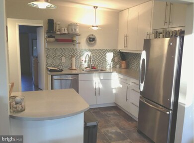 1658 Parkcrest Cir unit 300, Reston, VA 20190 - photo 3