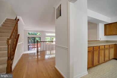 9005 Golden Sunset Ln, Springfield, VA 22153 - photo 3