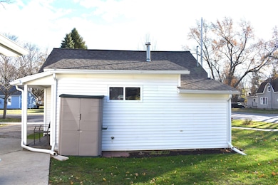 240 3rd St, Breckenridge, MI 48615 - photo 6