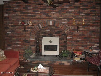 127 Hemlock Point Ct, Hawley, PA 18428 - photo 2