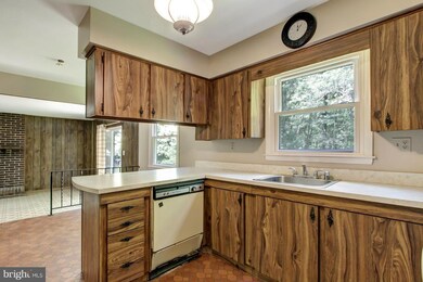 6005 Crossway Ct, Sykesville, MD 21784 - photo 7