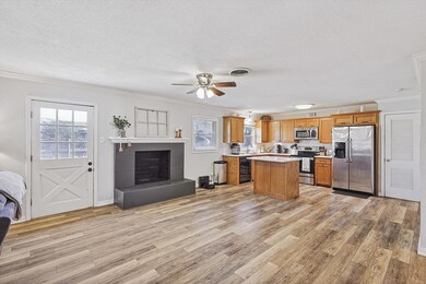 Open Kitchen with plenty of space for entertaining!